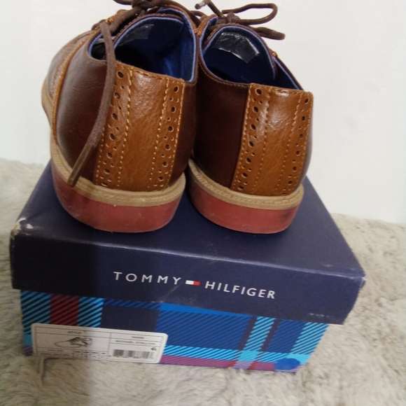 Tommy Hilfiger, Michael Brown saddle shoes, size 4 pre owned - Picture 4 of 11